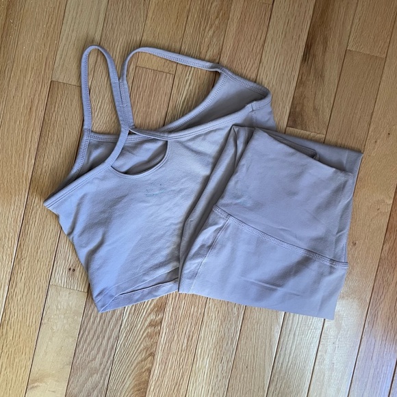 Beyond Yoga Other - Beyond yoga rose pink set - bra and leggings